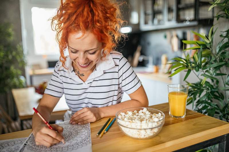 Kendi kendine bakım rutininizde oynamayı öncelik haline getirmek için 20 neşeli aktivite