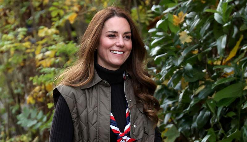 Kate Middleton'un favori rahat spor ayakkabıları% 30 indirim için satışta