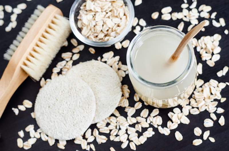 Dessinez votre peau qui démange un bain d'avoine fait maison pour réaliser vos rêves apaisants