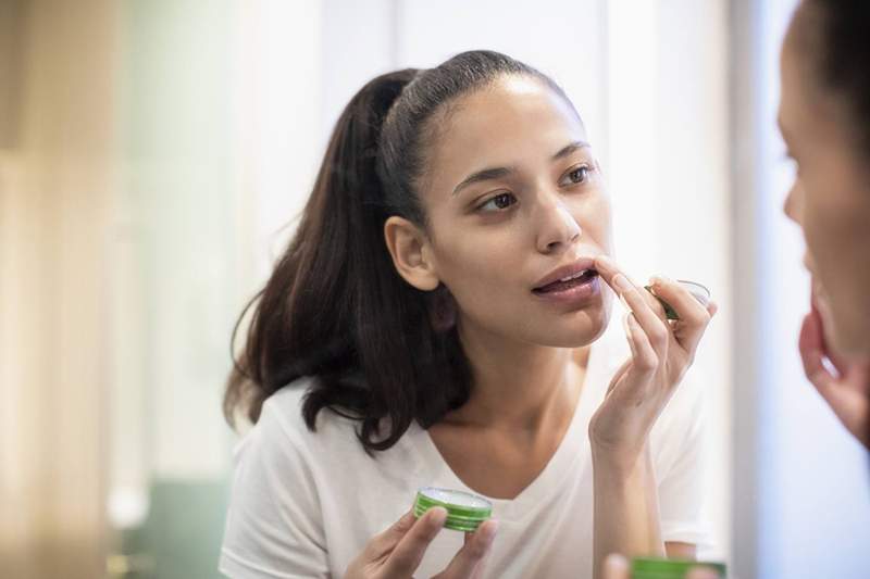 * Genau* Wie oft sollten Sie jeden Tag Lippenbalsam anwenden, so ein Dermatologe