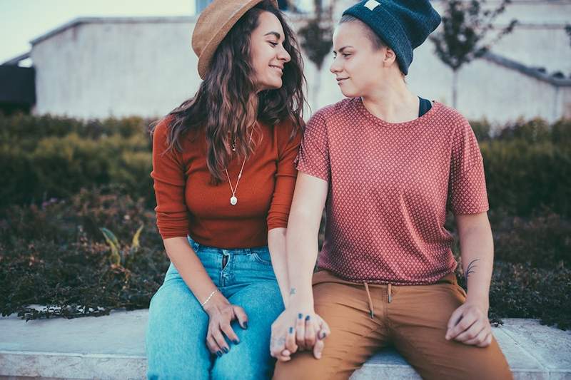 6 LGBTQ-MatchMaker Menyetujui Cara untuk Menemukan Cinta Queer-Positive Offline, IRL