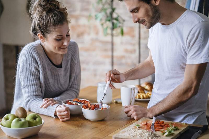 Cómo seguir masticando, ronquidos y respirando arruinar tu vida amorosa si sufres de miofonía