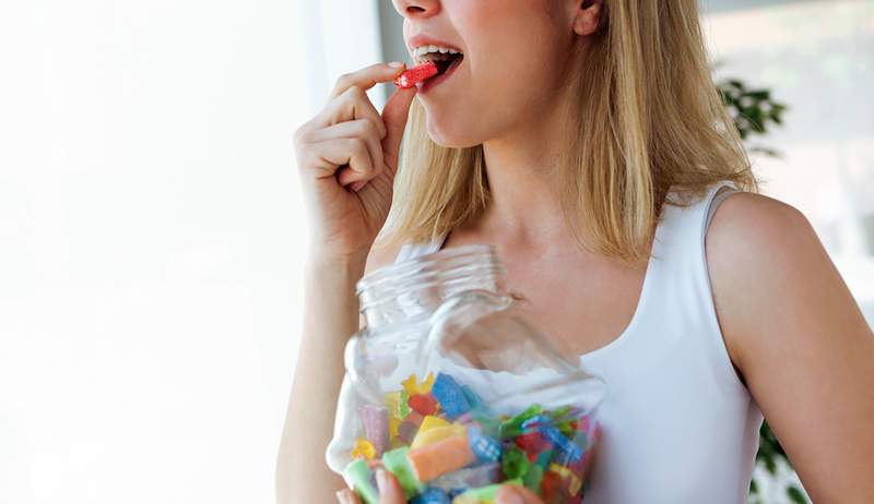 Os tiktokers estão aumentando seus treinos com doces azedos. Mas a ciência os apóia?