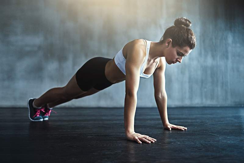 Je ne peux pas faire un push-up complet? Ce hack * magique * (non, vraiment) aidera