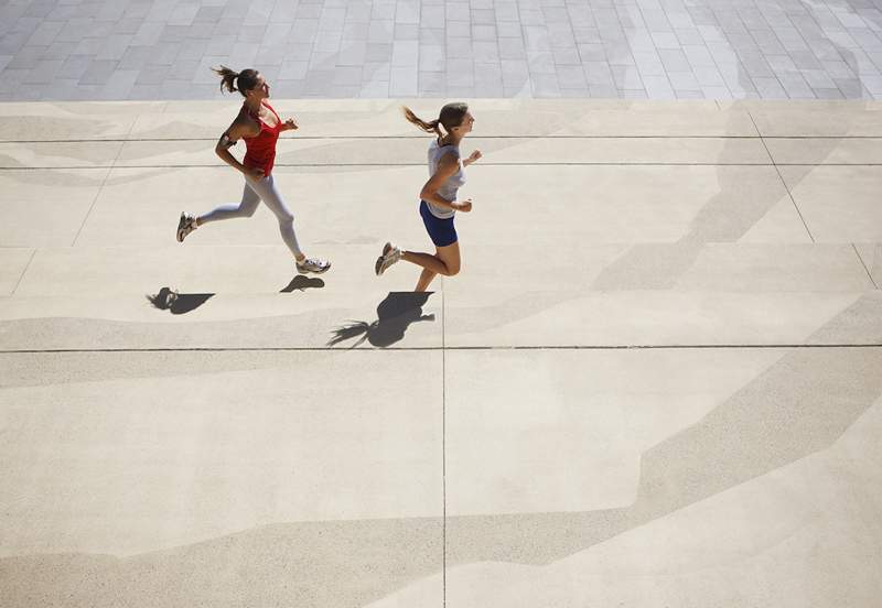 Berbagi AirPods dengan Running Buddies adalah cara terbaik untuk melewati miles