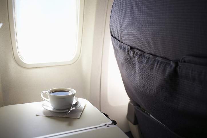 „Sunt un expert în domeniul siguranței alimentare, de ce nu voi bea niciodată cafeaua de avion”