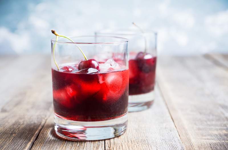 4 Tart Cherry Juice előnyei a jobb alváshoz, a szív egészségéhez és még sok máshoz