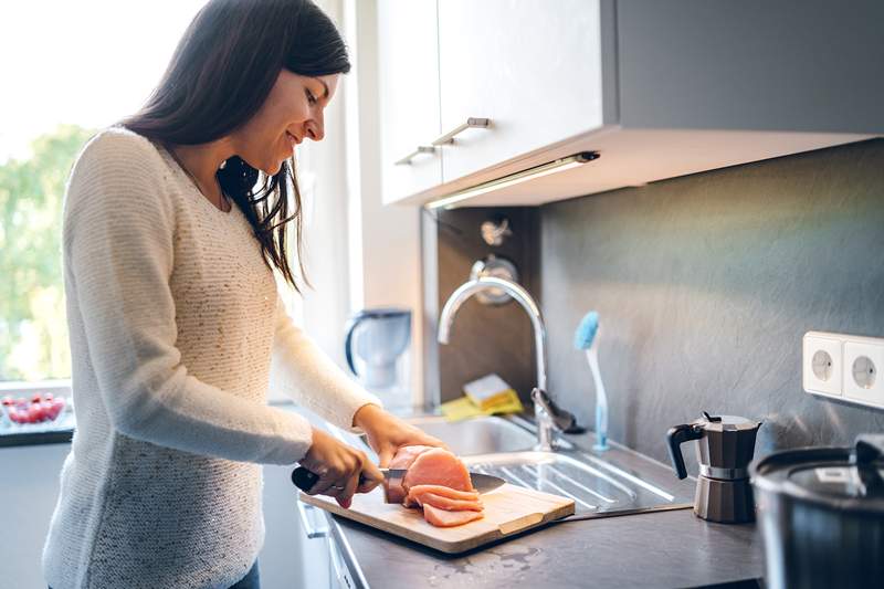 Las 3 cosas que nunca deberías hacer cuando descongelas la comida congelada