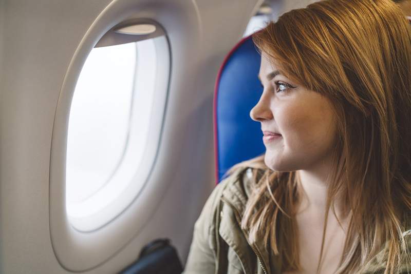 La razón inesperada por la que siempre debe elegir el asiento de la ventana mientras vuela