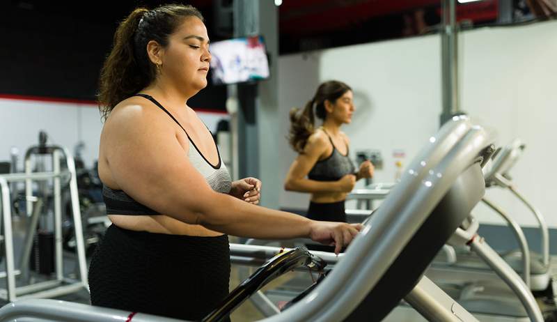 Latihan penguatan lutut ini dapat dilakukan pada treadmill dalam 5 menit untuk mobilitas yang lebih baik dan lebih sedikit rasa sakit