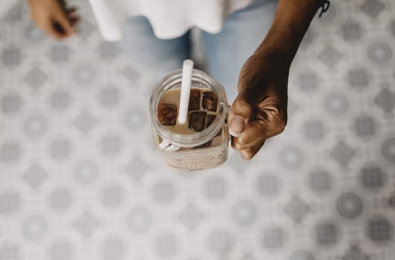 Hogyan készítsünk kávét kombucha-t, a bélbarát módszer a koffein élvezetére