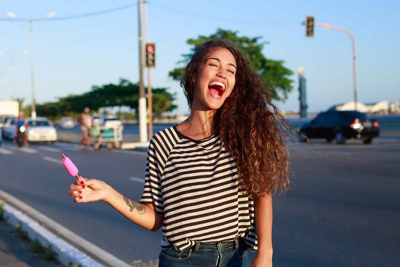 Dormire con i capelli bagnati può darti quella testa chic #lewk-ma c'è un problema