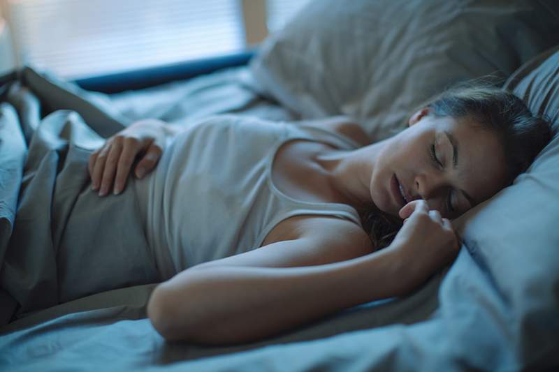 Comment empêcher vos cauchemars coronavirus de voler vos rêves, selon un médecin du sommeil