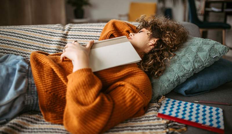 Her gün şekerleme yapmak kötü mü? Bir uyku uzmanı ağırlığında