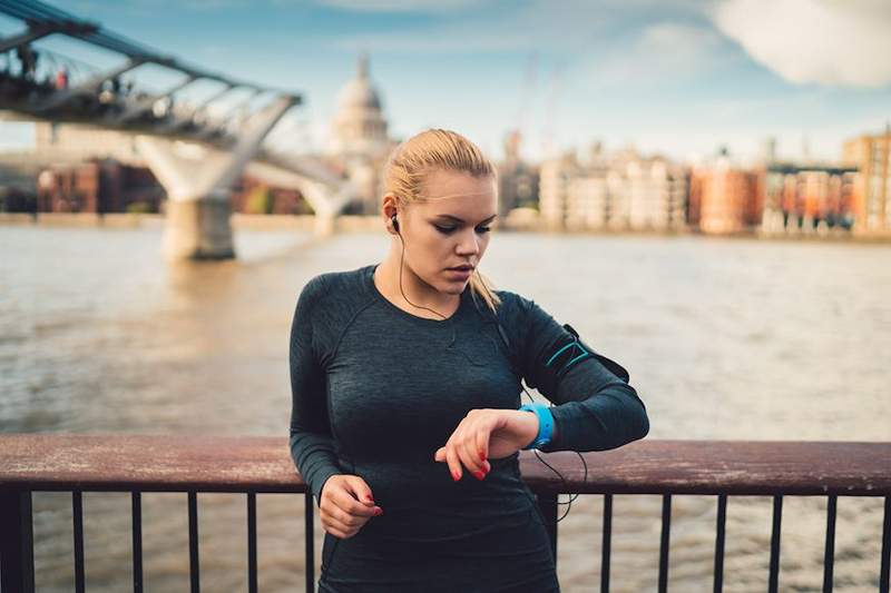 Deze eenvoudige fitness -tracker -hack zorgt ervoor dat je daadwerkelijk * al die stappen krijgt