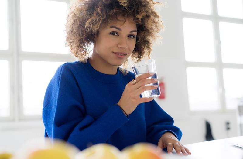 Une sommelier d'eau (oui, c'est une chose) partage ses connaissances d'hydratation d'initiés