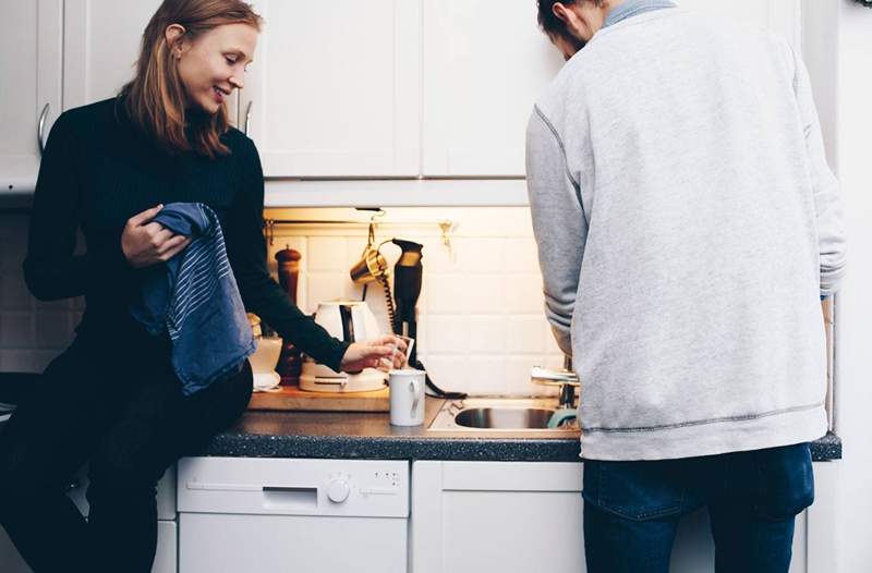 Diskmaskin vs. Handtvätt här är vilken som använder mindre vatten