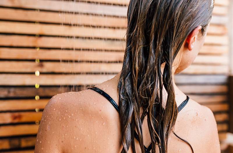 Cómo lavarte el cabello en un clima húmedo para obtener los resultados menos frustrantes