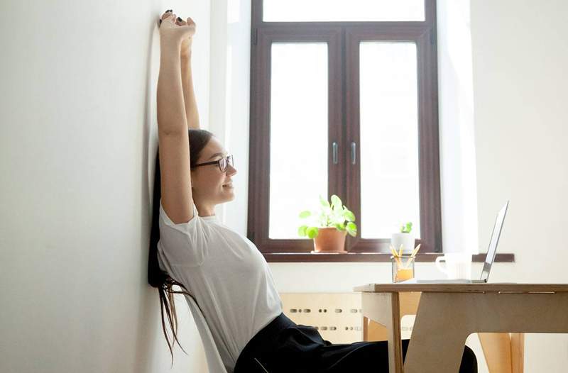 Ja jūsu poza ir nicināma, izmēģiniet šos posmus, kurus varat darīt pie sava galda