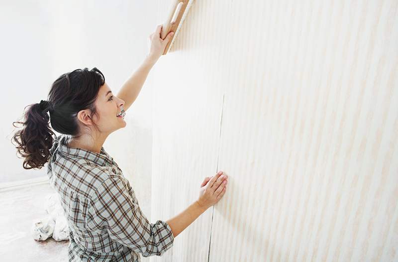 Pencarian untuk wallpaper peel stick naik 385% di Etsy, jadi berikut adalah 9 desain untuk memberikan rumah Anda upgrade instan