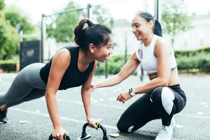 Satu pengubahsuaian untuk membuat jika push-up menyakitkan pergelangan tangan anda