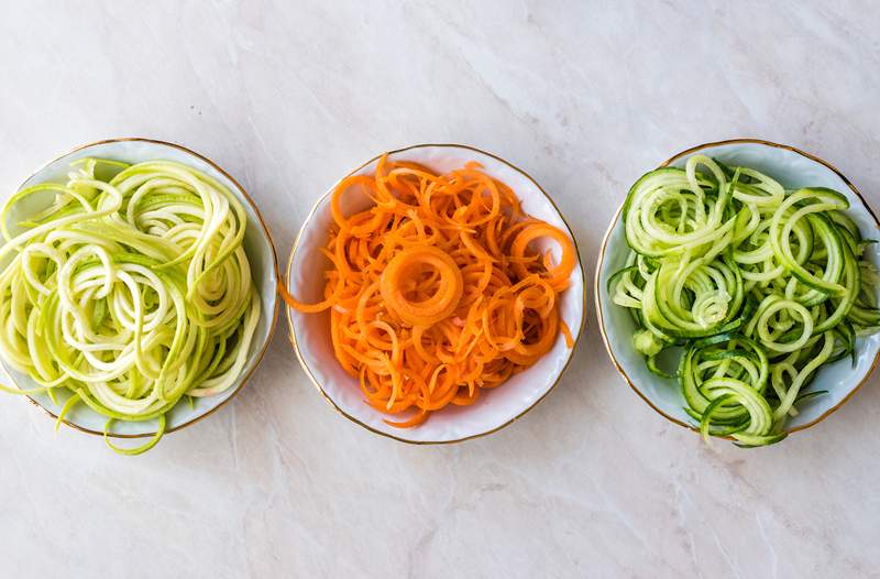 Šī veģetārā zupa ir oficiāli labākais veids, kā ēst zoodles