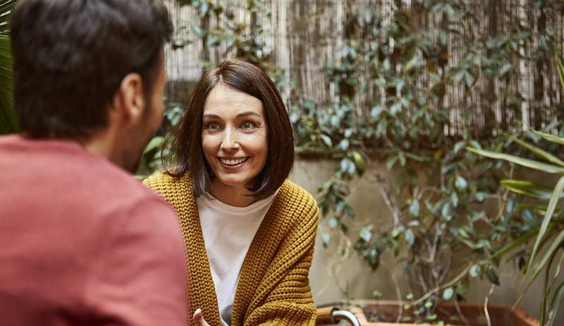 7 redenen waarom je je misschien alleen of eenzaam voelt in een relatie-en wat je eraan moet doen