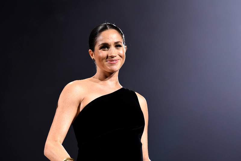 Meghan Markle Kraliyet Kraliyet Doğum Sonrası Protokolü, Jomo'nun alkışlamaya değer bir eylemidir