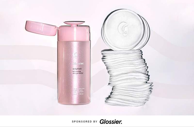 Ето какво се случи, когато опитах решение, киселинният ексфолиатор на Glossier, който превзема интернет