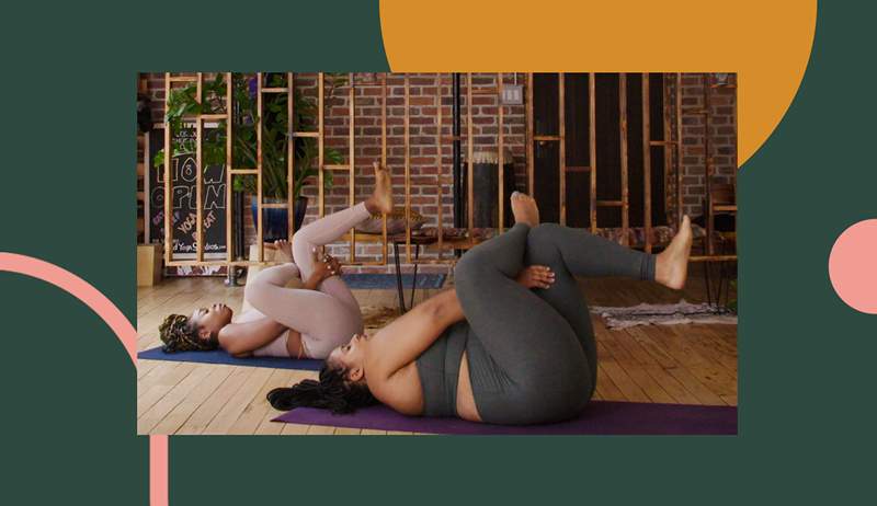 Este flujo de yoga suave de 20 minutos es exactamente lo que su cuerpo quemado y su cerebro han estado rogando