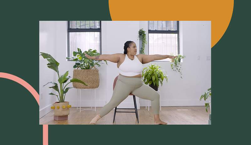 Questo flusso di yoga della sedia di 15 minuti è perfetto per tutti i corpi, le età e i livelli di esperienza