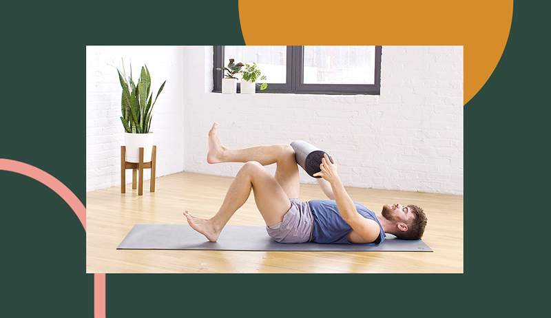 Denne 22-minutters Pilates Foam Roller-træning er den nemmeste måde at efterligne en reformator-sved session derhjemme