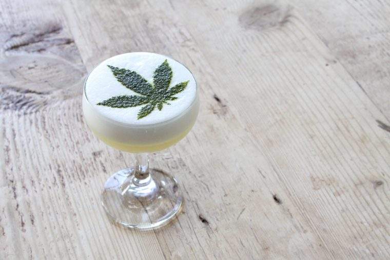 Der von Cannabis infundierte Trend kommt zu Ihren Cocktails