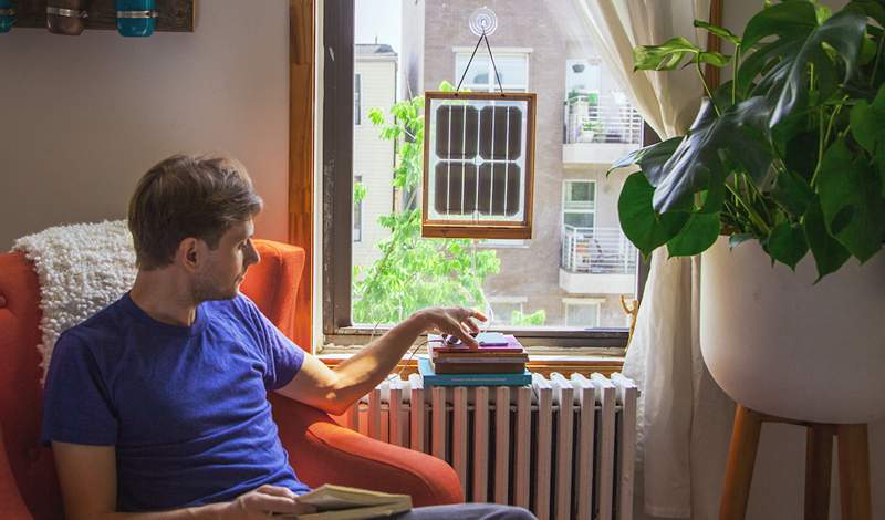 Dieses Mini -Solarpanel hängt an Ihrem Fenster und lädt Ihre Geräte in Echtzeit auf (Bonus ist es im Verkauf)