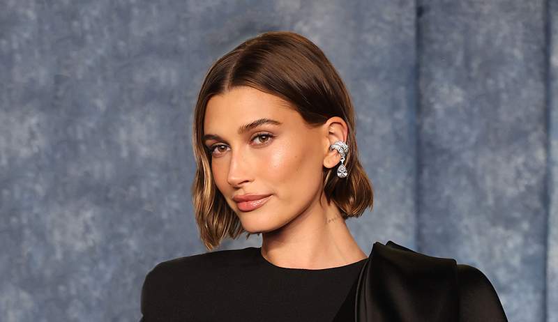 El esteticista de Hailey Bieber dice que este bálsamo de limpieza proporciona una forma 'segura de falla' de lavarse la cara