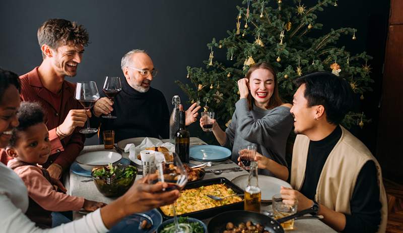 Det er tid til at normalisere at spørge venner og familie, hvis de er syge, før de hænger ud