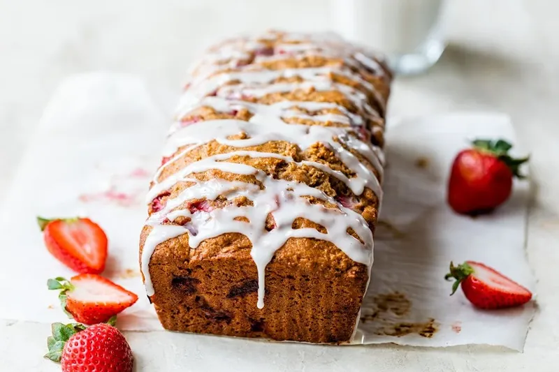 Mempunyai sepotong roti strawberi anti-radang ini untuk sarapan pagi bermaksud bangun gembira