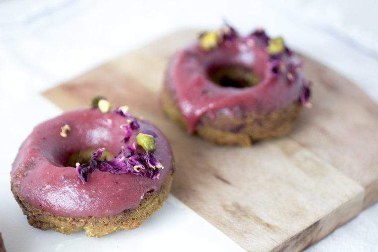 Bersedia untuk Jatuh Keras untuk Donat Rose Pistachio tanpa gluten ini