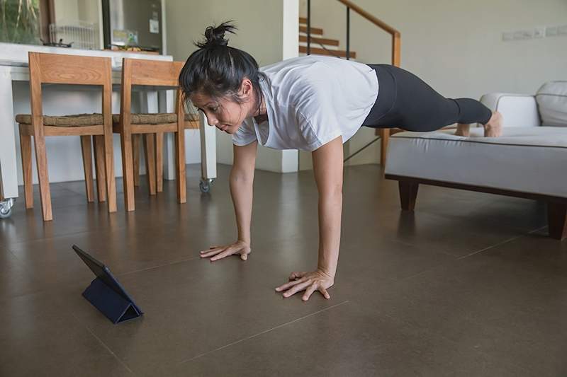 Afkodning af tilbagegang push-ups, så du kan begynde at øge skuldermobilitet og styrke