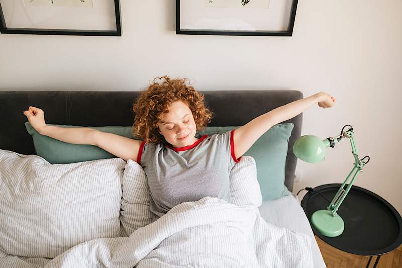 Uma rotina de mobilidade de 5 minutos que você pode fazer na cama para garantir que você suba e brilha