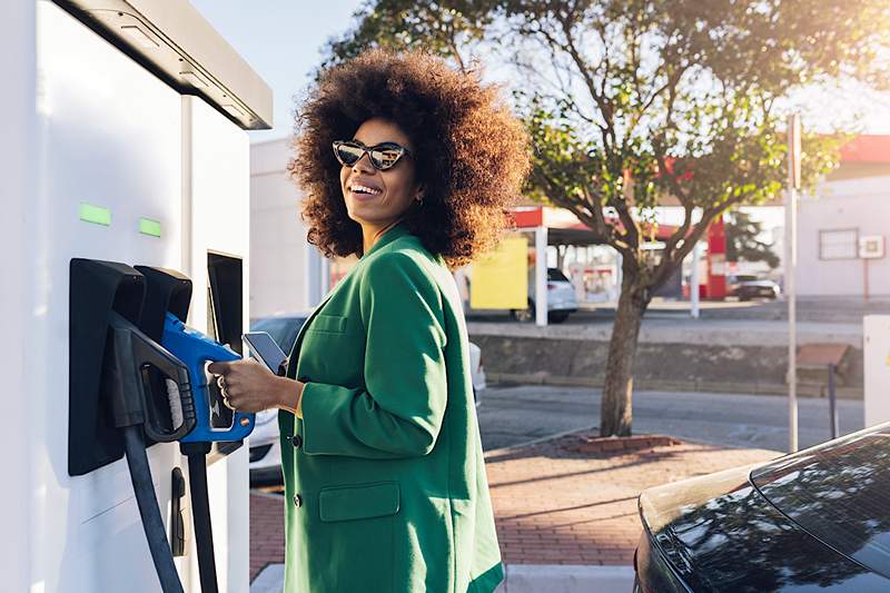 Los precios de la gasolina alcanzaron un máximo histórico del mes pasado, y, y, ¿cómo ahorrar dinero en la bomba?