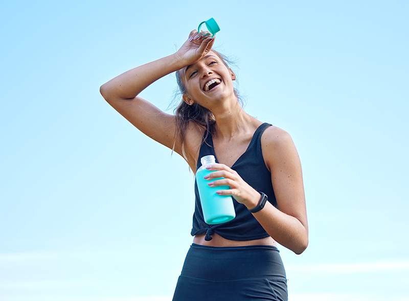 De trainer van Hailey Bieber gaf ons een workout van het hele lichaam die reisvriendelijk is en duurt slechts 15 minuten