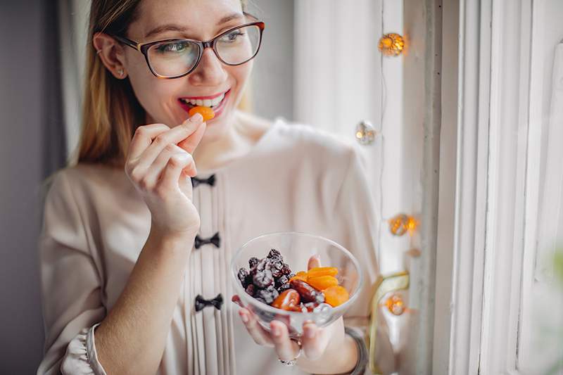 Sou nutricionista e como esse lanche doce todos os dias para apoiar minha saúde dos ossos