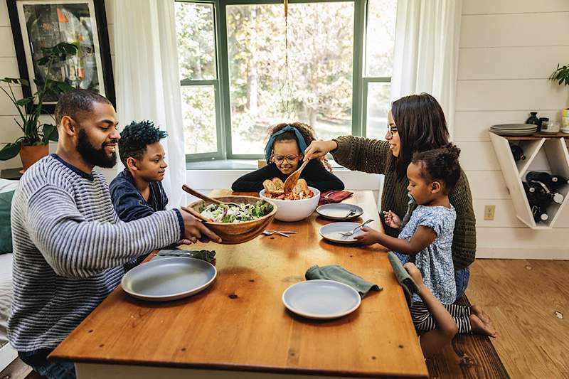 Por qué tener más 'comidas familiares' (sin embargo, eso lo busca) puede aumentar la salud mental y física