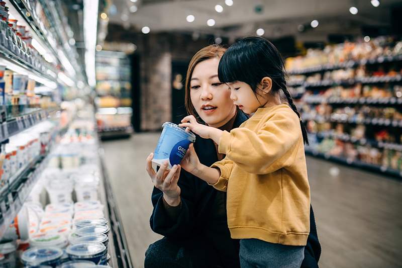 Waarom een ​​kiem -expert u smeekt om de folie of plastic afdichting onder het deksel van uw containers te verwijderen na opening