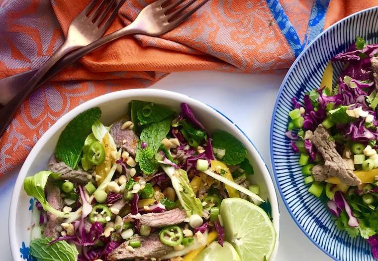 Batir la fatiga de la ensalada con esta ensalada de carne de res paleo thai