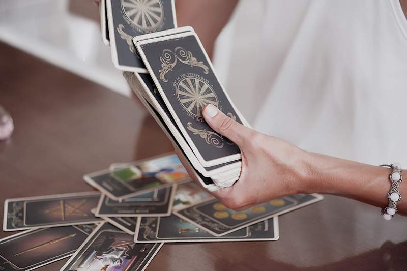 Apa artinya menarik ratu kartu tarot tongkat dalam bacaan