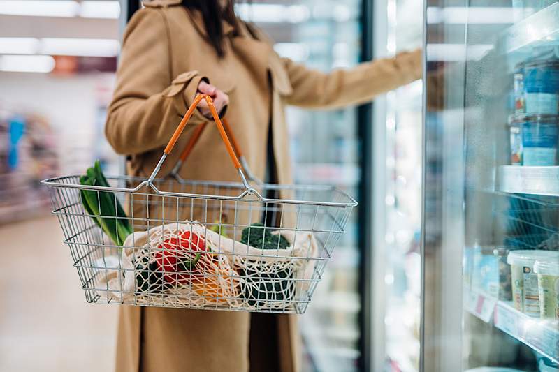 6 enkle måter å være mer bærekraftige mens dagligvarehandel og matlaging