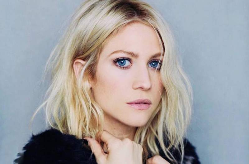 Brittany Snow folosește o legume All-Star pentru a face cochilii de taco vegane, fără gluten * și * crusta de pizza