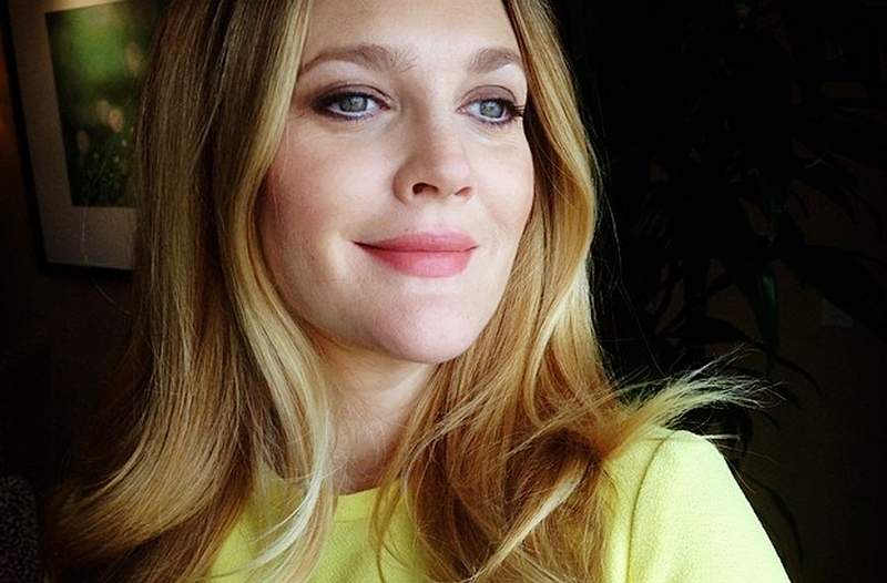 Drew Barrymore používa prekvapivý produkt na získanie plážových vĺn bez poškodenia